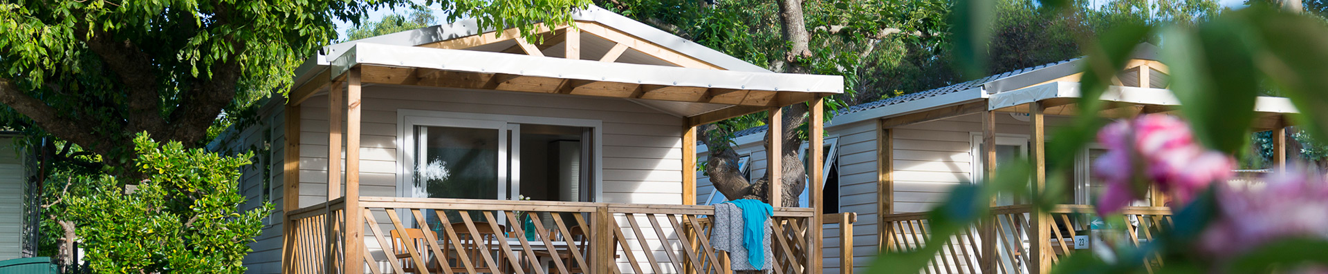camping-giens-a-hyeres-mobile-home-loggia