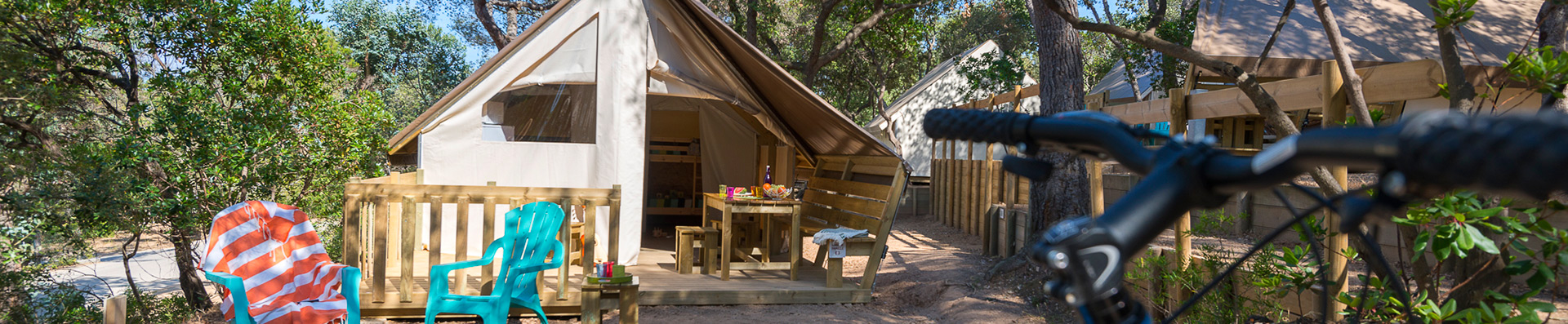 camping-giens-a-hyeres-cabane-toilee
